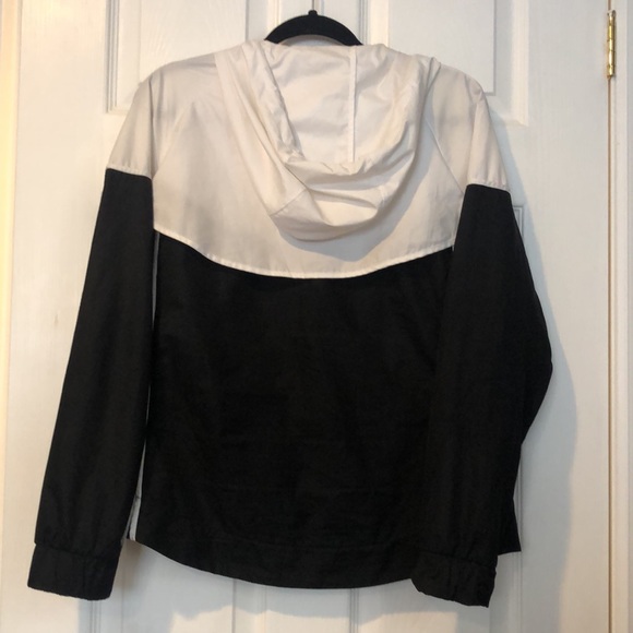 Nike wind breaker - Picture 3 of 3